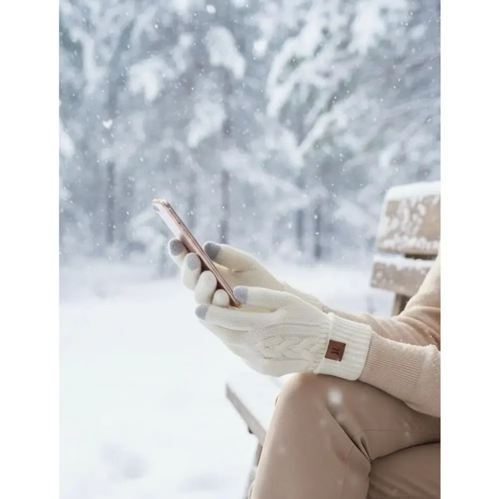 Ivory Touchscreen Cable Knit Winter Gloves NWT